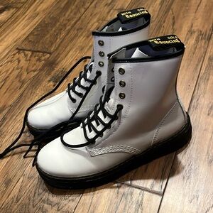 Dr. Martens Airwave white boots